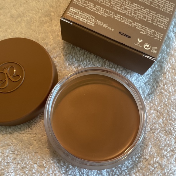Anastasia Beverly Hills Cream Bronzer in Caramel - Picture 6 of 6